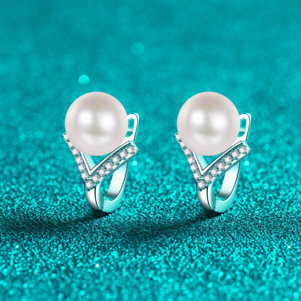 V-Shaped Pearl Moissanite Earring - Image 2