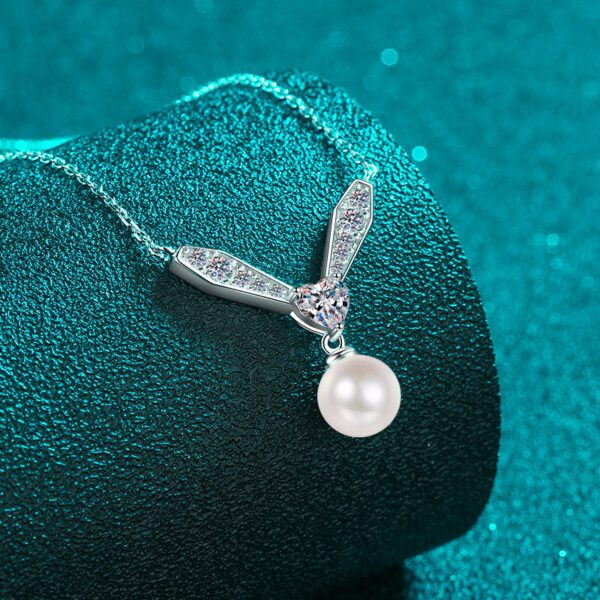 V-Shaped Pearl Moissanite Necklace. - Image 3