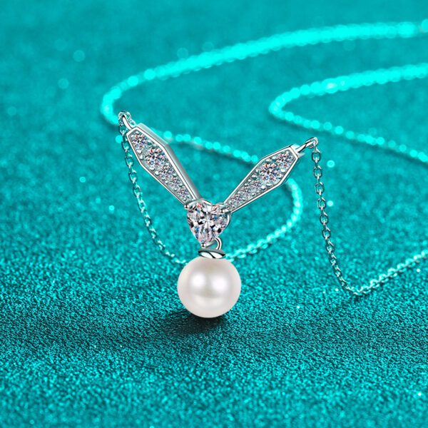 V-Shaped Pearl Moissanite Necklace. - Image 4