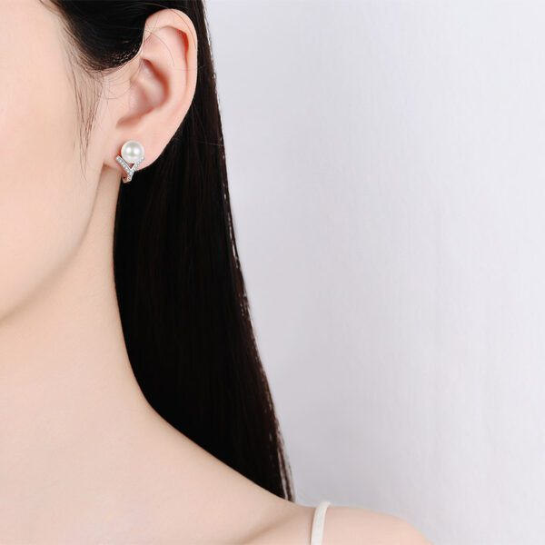 V-Shaped Pearl Moissanite Earring